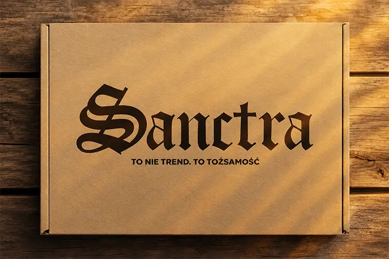 Pudełko premium z logo Sanctra na koszulkę
